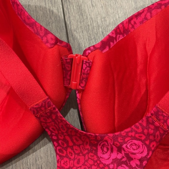 Victoria’s Secret Racerback Demi - Picture 16 of 16